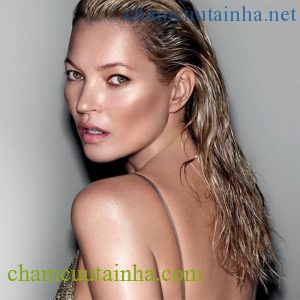 Học Kate Moss cách cải tạo da bằng nguyên liệu “0 đồng” ngay trong tủ lạnh - Ảnh 1.