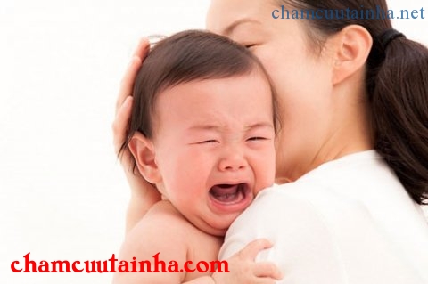 Đưa võng quá mạnh khiến trẻ mắc "hội chứng rung lắc" rất nguy hiểm