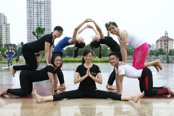 Tập luyện Yoga giúp cơ thể mềm dẻo, linh hoạt và phát triển cân bằng.