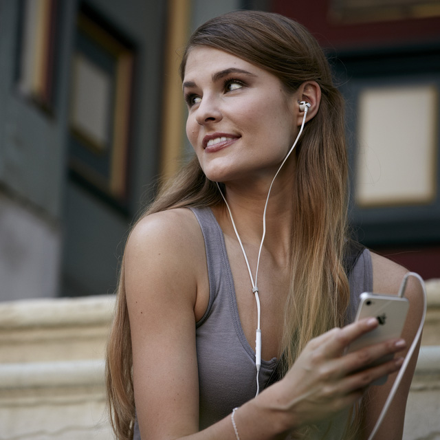 Đa phần thanh thiếu niên không biết rằng thính lực sẽ bị ảnh hưởng khi đeo tai nghe