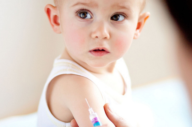 Trẻ nhỏ cần được tiêm vắc-xin phòng ngừa bệnh thủy đậu đầy đủ