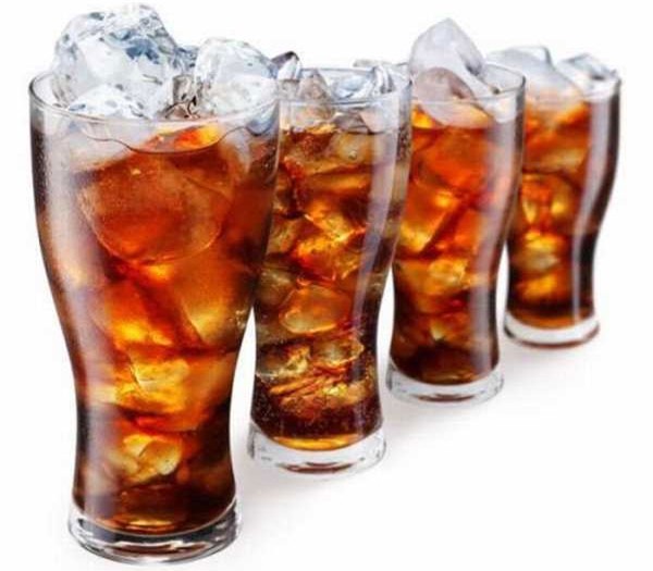 Trên thực tế, hầu hết các loại nước ngọt đều có chứa soda - chất làm acid hóa cơ thể và nuôi dưỡng các tế bào ung thư. (Ảnh minh họa).